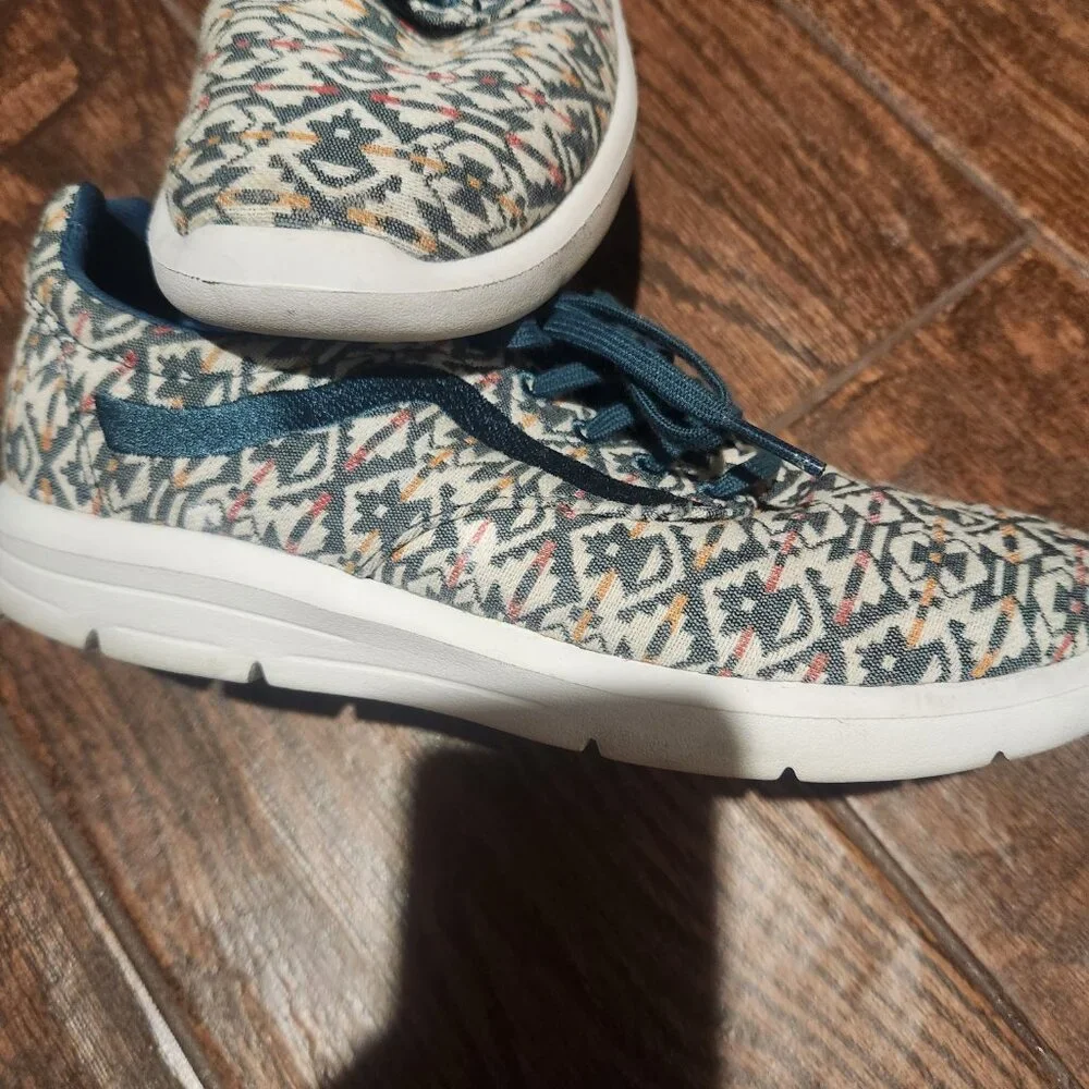 Vans - Picture 2 of 4